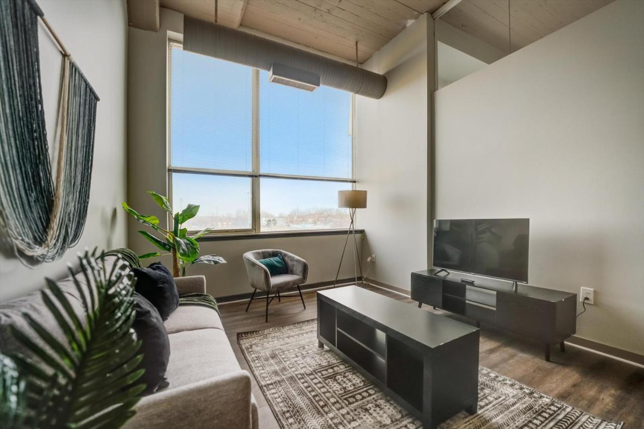 Frontdesk Waterfront Apts Downtown Cleveland Apartman Szoba fotó